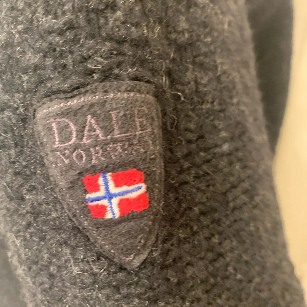 SOLD Dale of Norway sweater - Picture 9 of 15
